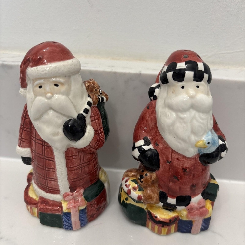 SAKURA SANTA CLAUS WITH GIFTS & TOYS SALT & PEPPER SHAKERS EUC Adorable